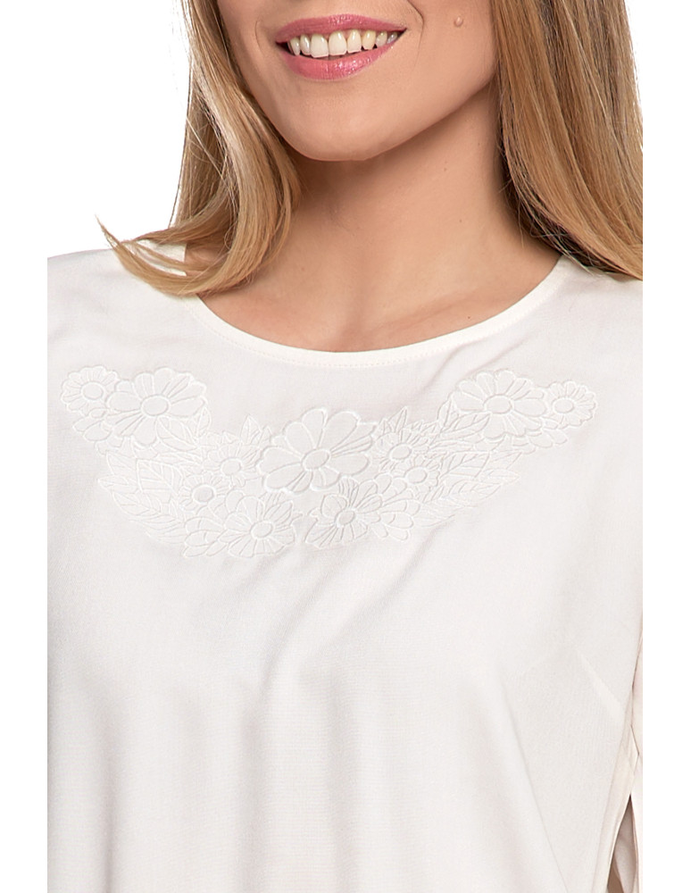 Nowości - Bluzka damska z długim rękawem i subtelnym haftem BIAŁY  - produkt moraj.pl 4