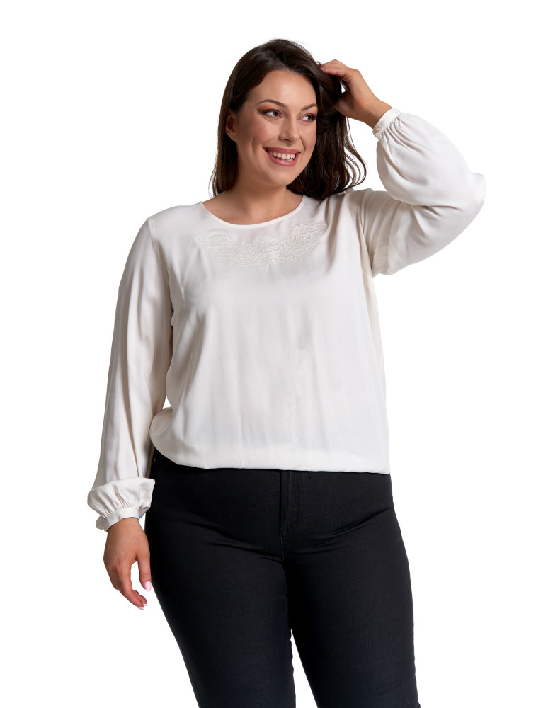 Nowości - Bluzka damska z długim rękawem i subtelnym haftem BIAŁY  - produkt moraj.pl 19