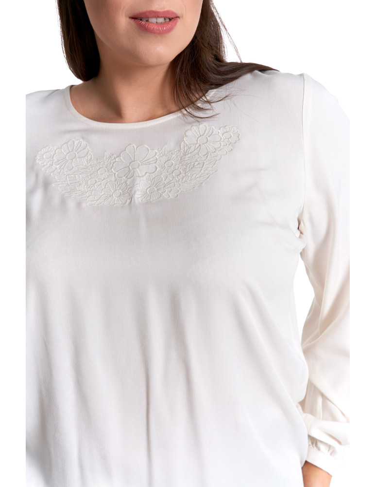 Nowości - Bluzka damska z długim rękawem i subtelnym haftem BIAŁY  - produkt moraj.pl 20