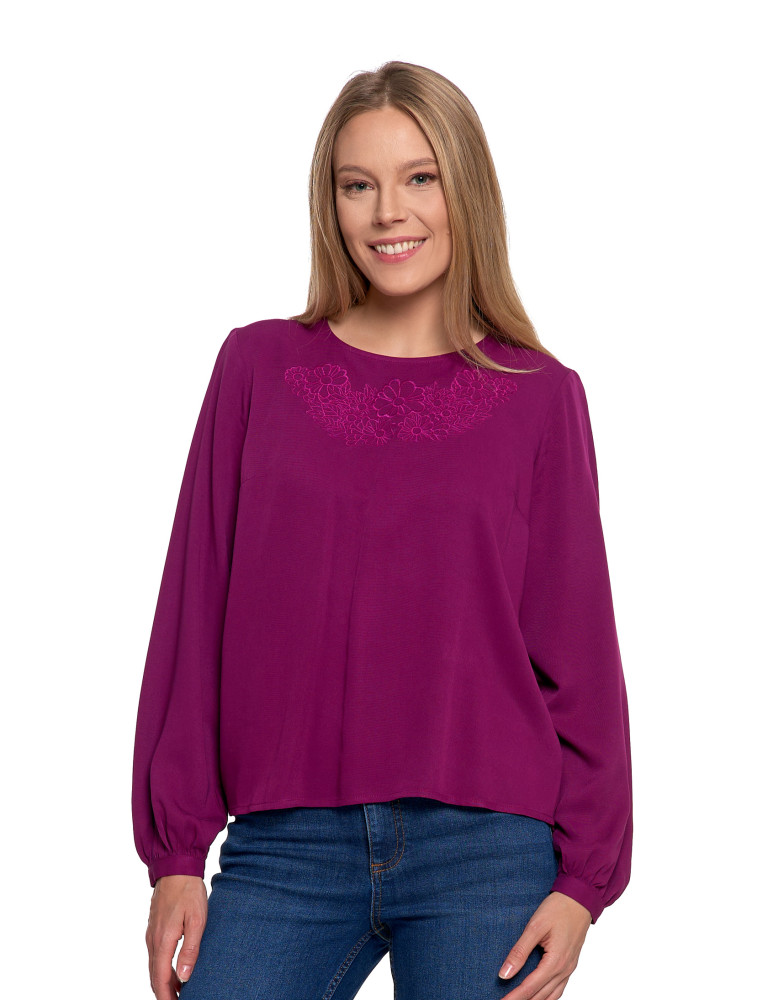 Nowości - Bluzka damska z długim rękawem i subtelnym haftem FIOLETOWY  - produkt moraj.pl 3