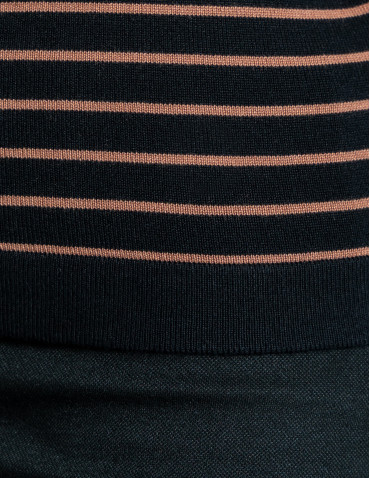 Swetry - Sweter damski z wiskozy w paski i okrągłym dekoltem CZARNY - produkt 4
