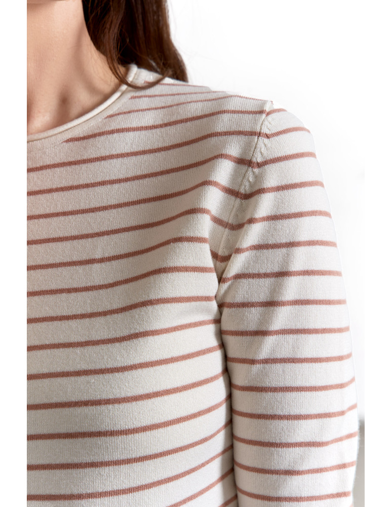 Swetry - Sweter damski z wiskozy w paski i okrągłym dekoltem BIAŁY  - produkt moraj.pl 9