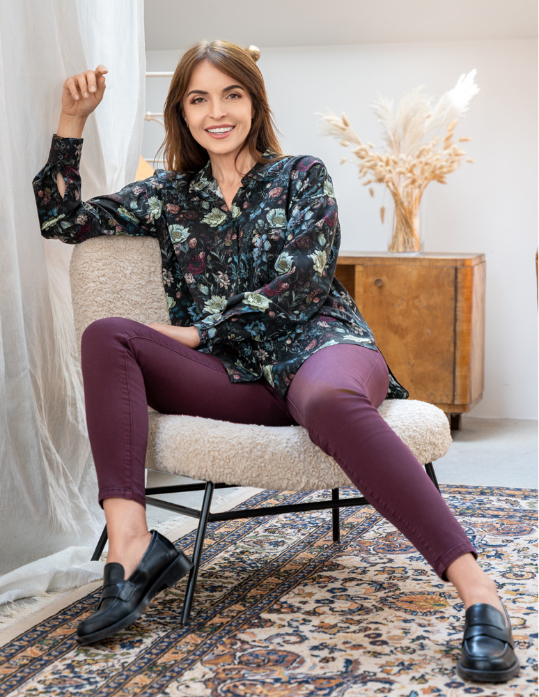 Bluzki i koszule - Koszula damska z wiskozy z krytą plisą CZARNY - produkt moraj.pl 11