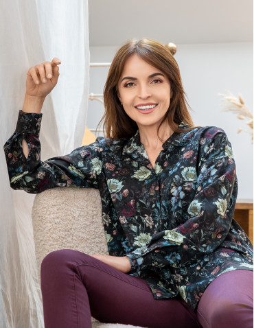 Bluzki i koszule - Koszula damska z wiskozy z krytą plisą CZARNY - produkt 12