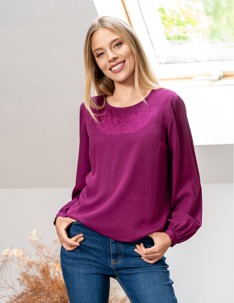 Nowości - Bluzka damska z długim rękawem i subtelnym haftem FIOLETOWY - produkt moraj.pl 1