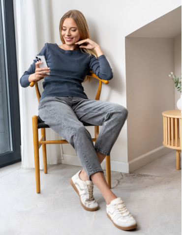 Damskie spodnie jeansowe mom fit