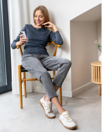 Damskie spodnie jeansowe mom fit