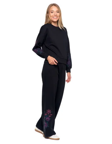 Bluza dresowa damska ocieplana luźna z haftowanymi rękawami - CZARNY