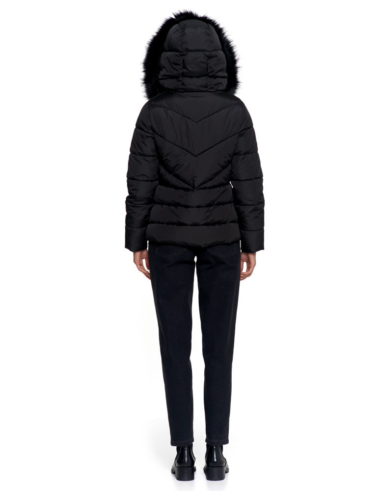 Odzież wierzchnia - Damska kurtka pikowana z futerkiem CZARNY - produkt moraj.pl 14