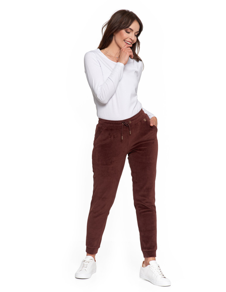 Spodnie - Damskie spodnie dresowe welurowe z bawełny BRĄZOWY - produkt moraj.pl 4