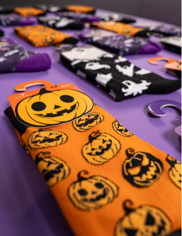 Długie - Skarpety męskie długie z motywem halloweenowym POMARAŃCZOWY - produkt 4