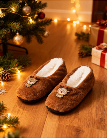 Kapcie i bambosze - Świąteczne kapcie wsuwane z futerkiem i ozdobnym motywem BRĄZOWY - produkt 5