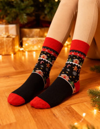 Skarpetki w świąteczne wzory pierników w ozdobnej puszce