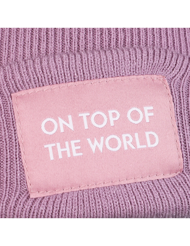 Czapki - Czapka damska przejściowa beanie z wiskozy z naszywką FIOLETOWY - produkt moraj.pl 2