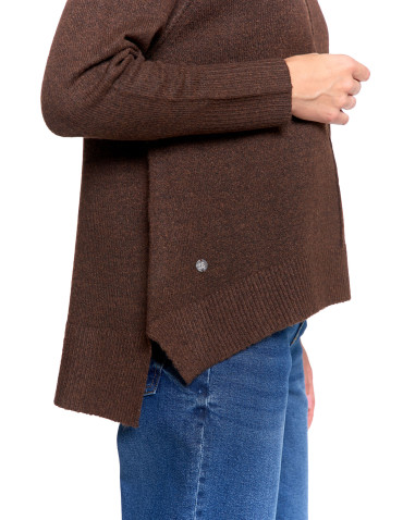 Swetry - Sweter damski z golfem i wydłużonym tyłem BRĄZOWY - produkt 4