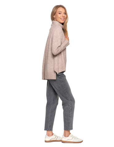 Swetry - Sweter damski z golfem i wydłużonym tyłem BEŻOWY - produkt 8