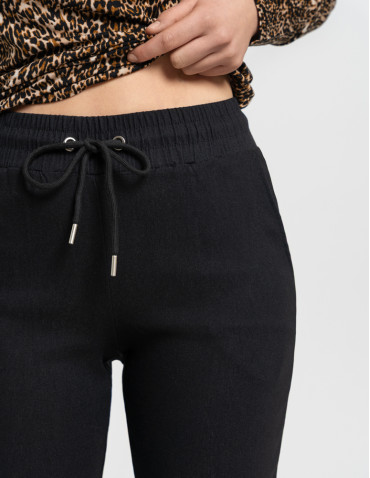 Damskie spodnie plus size z prostą nogawką i troczkiem - produkt 2