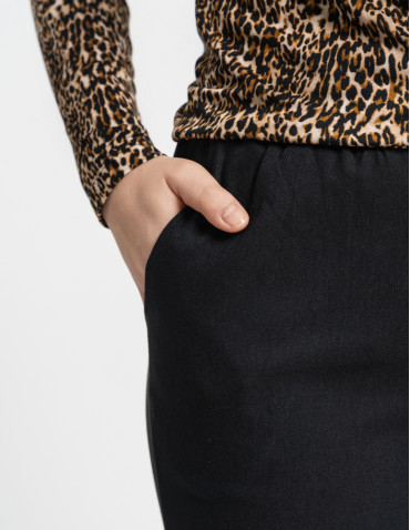 Spodnie - Damskie spodnie plus size z prostą nogawką i troczkiem CZARNY - produkt 3