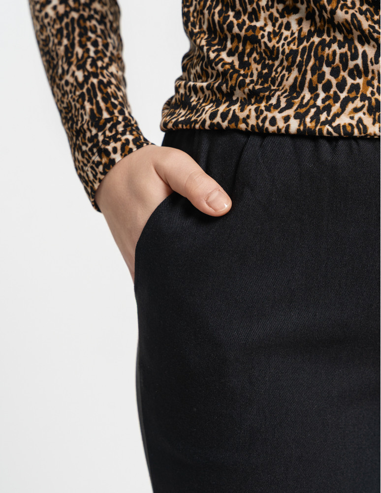 Spodnie - Damskie spodnie plus size z prostą nogawką i troczkiem CZARNY - produkt moraj.pl 3