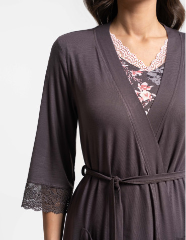 Szlafrok damski cienki z wiskozy z koronkowym wykończeniem  - produkt 2