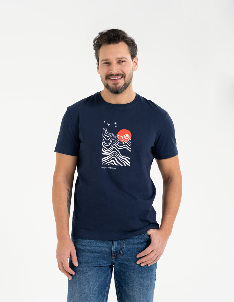 Koszulki z krótkim rękawem - T-shirt męski bawełniany z nadmorskim motywem GRANATOWY - produkt moraj.pl 1