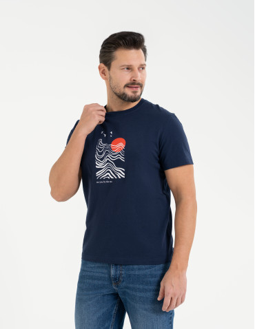 Koszulki z krótkim rękawem - T-shirt męski bawełniany z nadmorskim motywem GRANATOWY - produkt 3