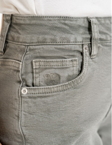 Spodnie damskie - Damskie spodnie jeansowe mom fit JASNY ZIELONY - produkt 9