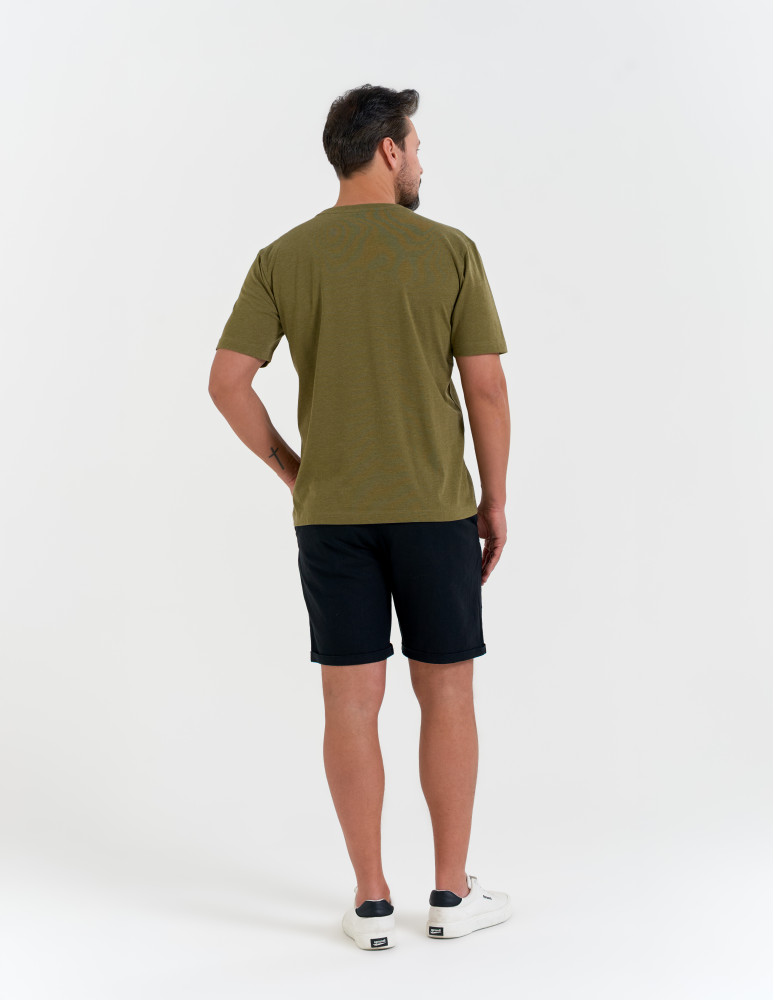 Koszulki z krótkim rękawem - Męska koszulka z krótkim rękawem z efektem peach touch ZIELONY - produkt moraj.pl 3