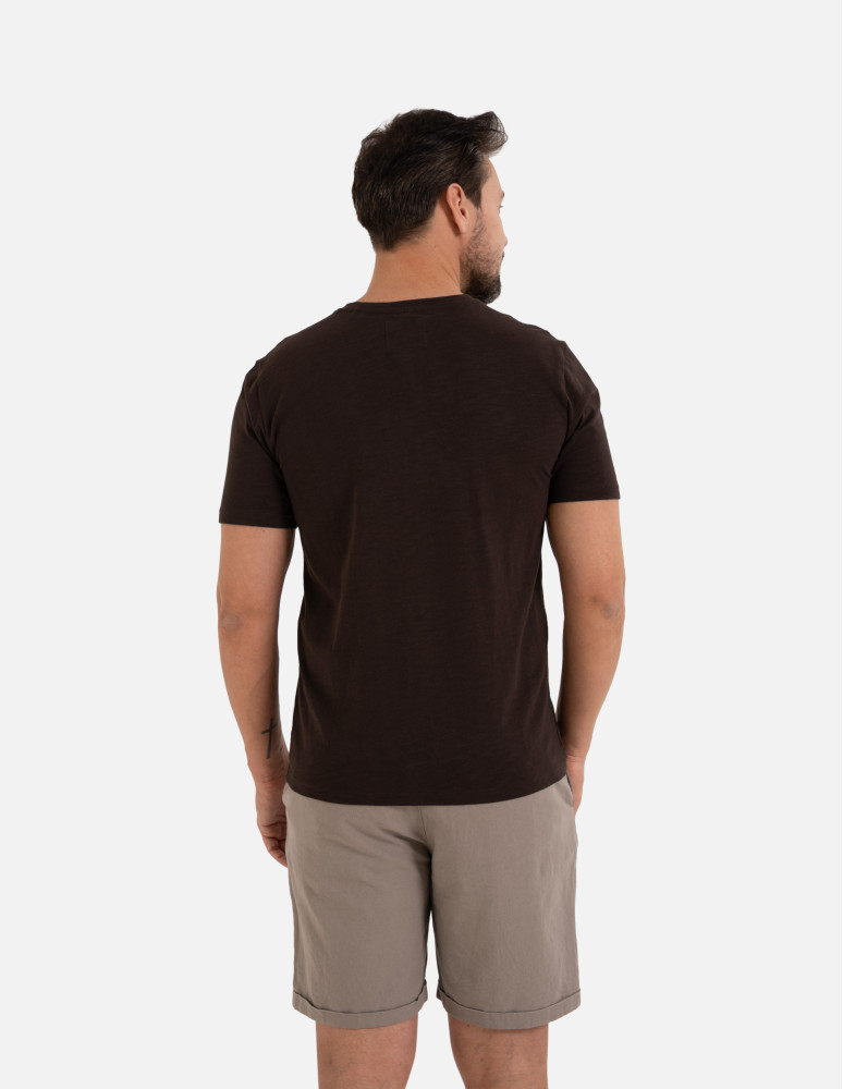 Koszulki z krótkim rękawem - Koszulka męska bawełniana typu henley z krótkim rękawem BRĄZOWY  - produkt moraj.pl 3