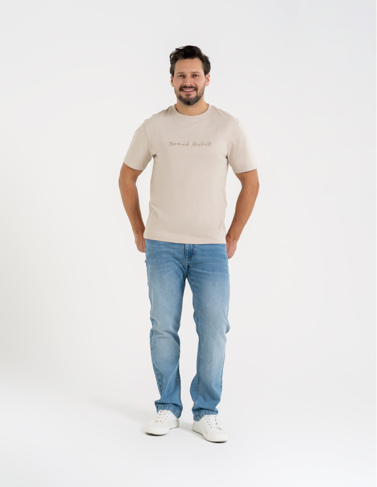 Koszulki z krótkim rękawem - T-shirt męski bawełniany z haftowanym napisem o klasycznym kroju BEŻOWY  - produkt moraj.pl 5