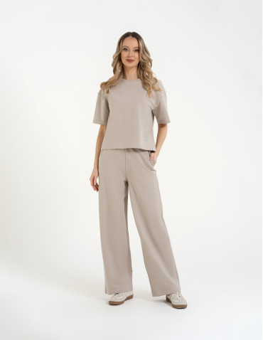 T-shirt damski o luźnym kroju z napisami