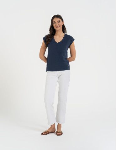 Bluzki i koszule - Bluzka damska bawełniana z koronkowym dekoltem JEANS - produkt 30