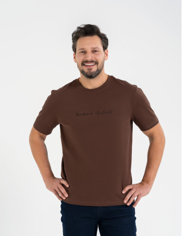 T-shirt męski bawełniany z haftowanym napisem o klasycznym kroju - BRĄZOWY