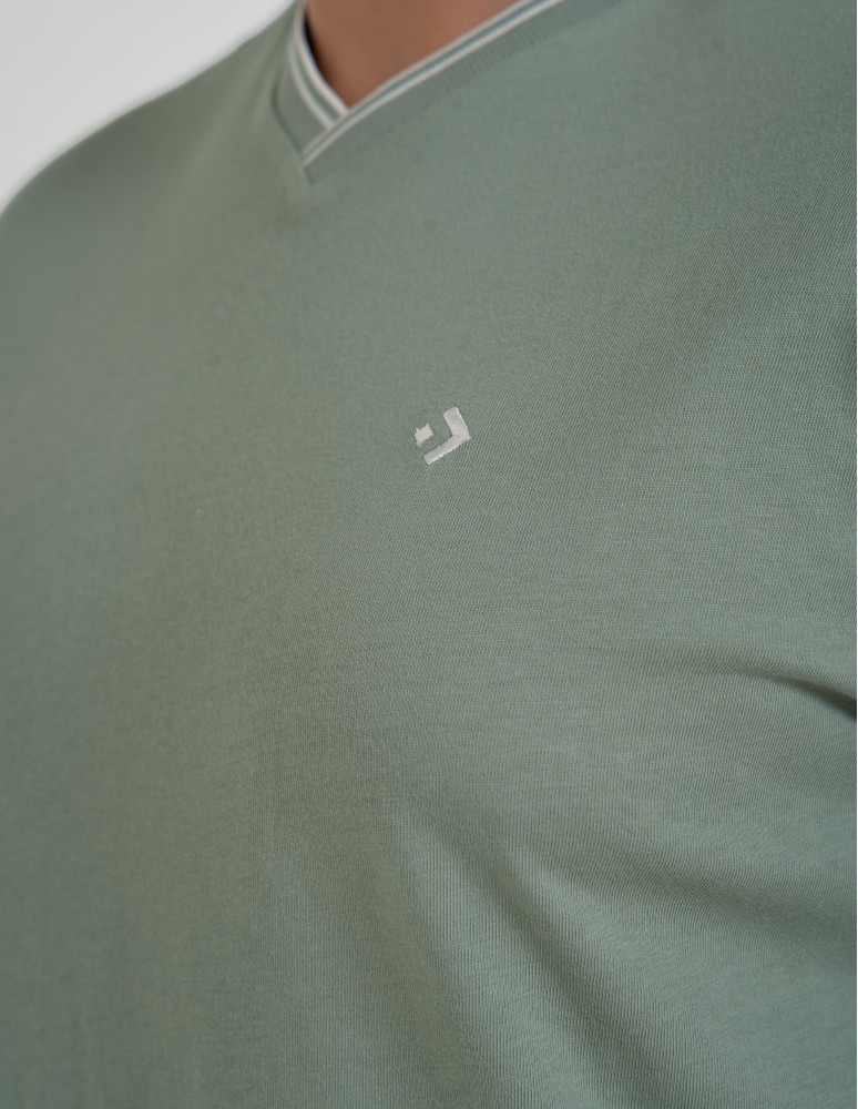 Koszulki z krótkim rękawem - Męska koszulka z krótkim rękawem z dekoltem V ZIELONY  - produkt moraj.pl 7