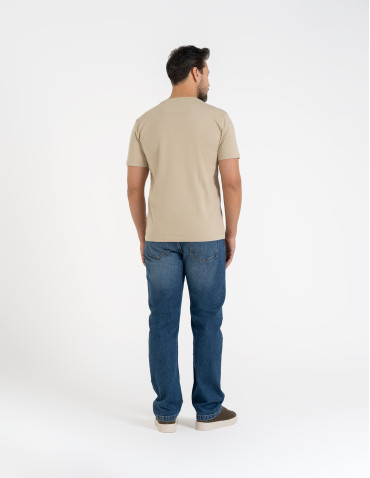 Koszulki z krótkim rękawem - T-shirt męski bawełniany regularny krój z gumową naszywką BEŻOWY - produkt 5