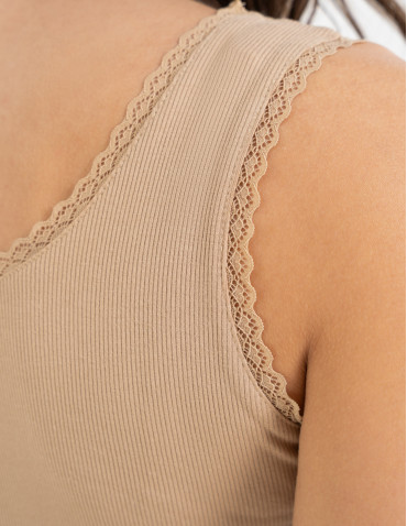 Topy na ramiączkach - Top damski bez rękawów z koronkowym wykończeniem MOKKA - produkt 2
