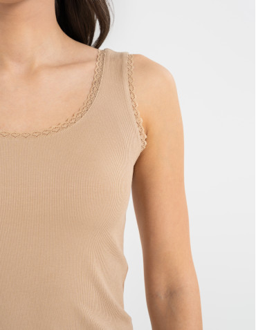 Topy na ramiączkach - Top damski bez rękawów z koronkowym wykończeniem MOKKA - produkt 3