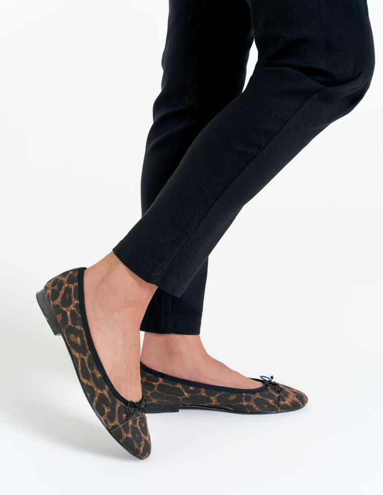 Spodnie materiałowe - Spodnie damskie dopasowane z podwyższoną talią i wiązaniem CZARNY  - produkt moraj.pl 5