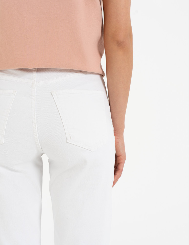 Spodnie damskie - Damskie jeansy z wysokim stanem i prostą nogawką BIAŁY  - produkt moraj.pl 3