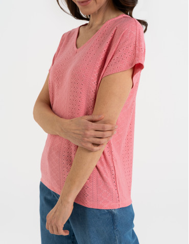 Bluzki z krótkim rękawem - Bluzka damska ażurowa z ozdobnym wycięciem na plecach RÓŻOWY - produkt 3