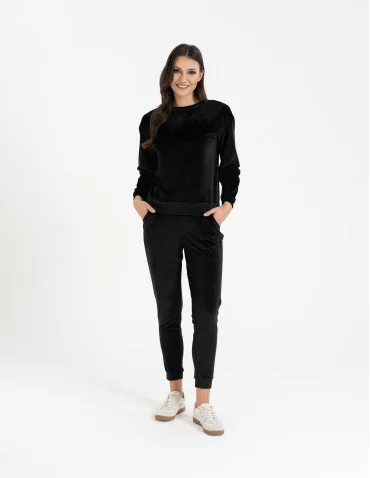 Bluza damska welurowa bez kaptura z haftem - CZARNY