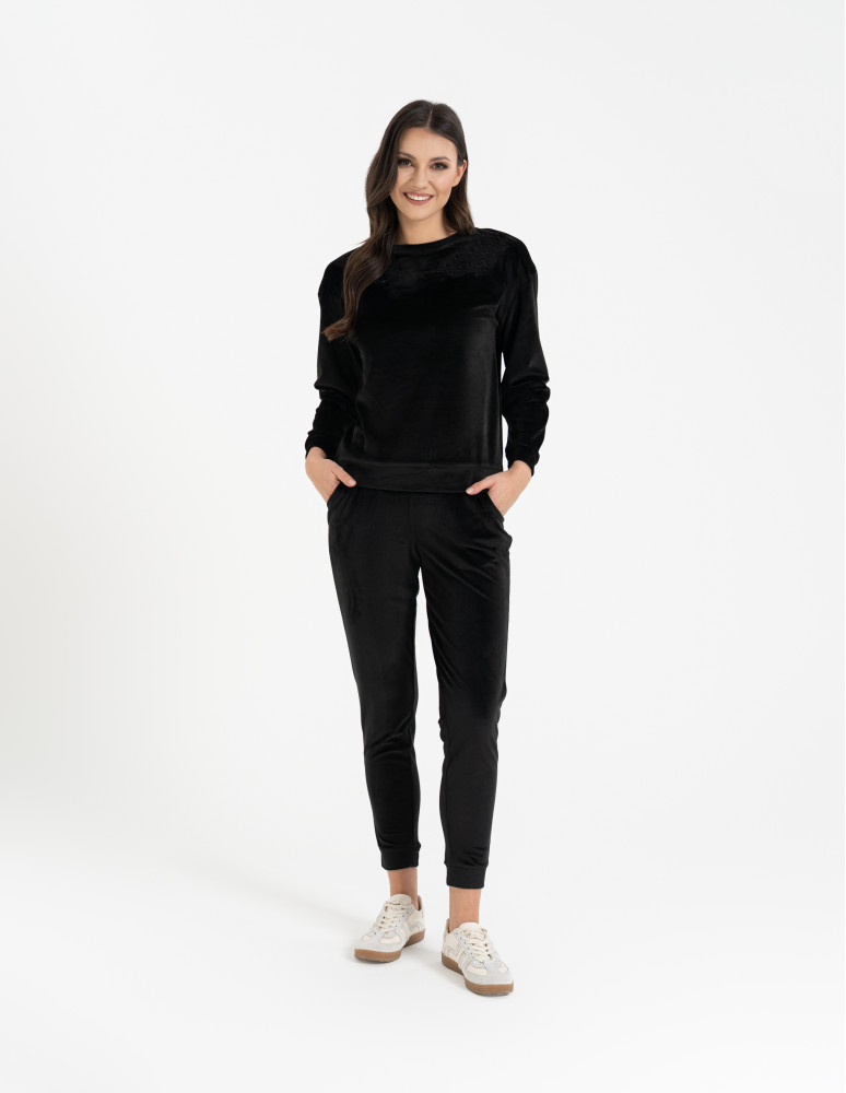 Bluzy damskie - Bluza damska welurowa bez kaptura z haftem CZARNY - produkt moraj.pl 1