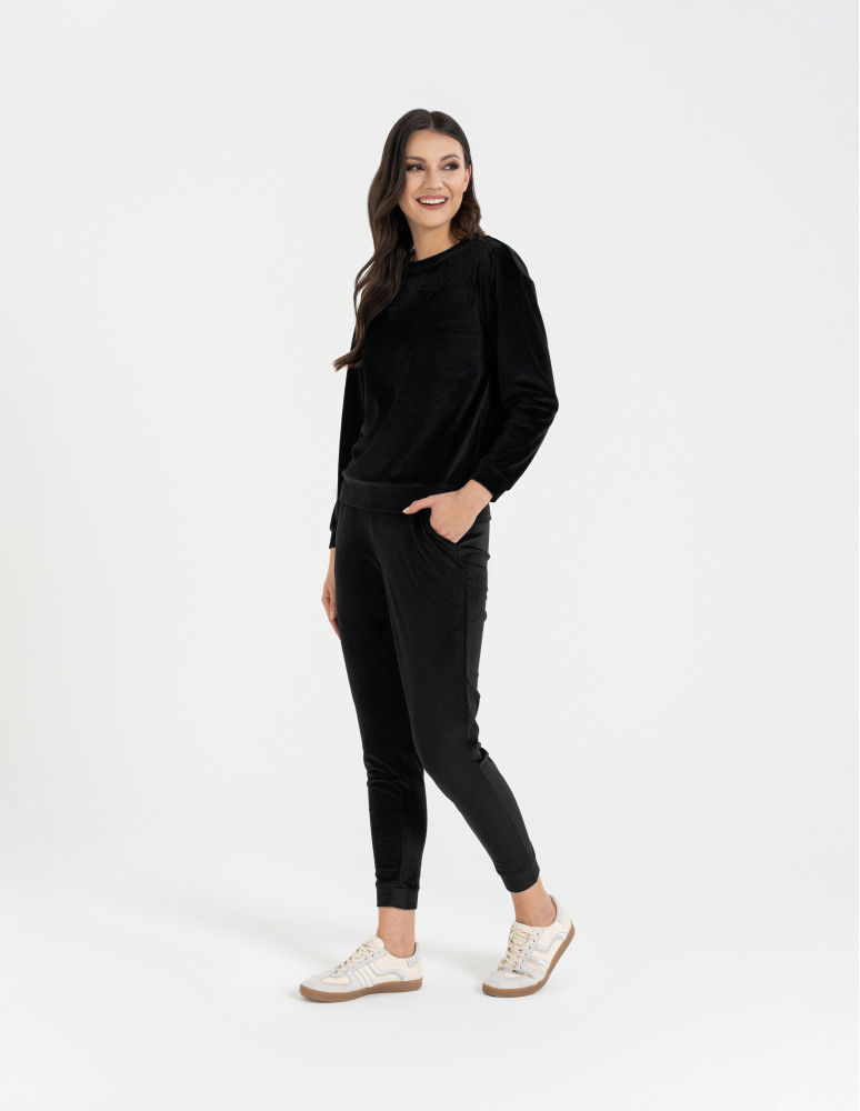 Bluzy damskie - Bluza damska welurowa bez kaptura z haftem CZARNY  - produkt moraj.pl 2