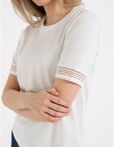 Bluzki z krótkim rękawem - Bluzka damska bawełniana z koronkowym rękawem BIAŁY - produkt 2