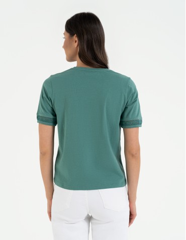 Bluzki z krótkim rękawem - Bluzka damska bawełniana z koronkowym rękawem ZIELONY - produkt 4