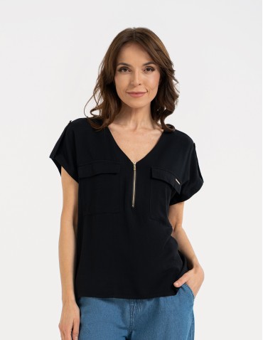 Bluzka damska z krótkim rękawem i kieszeniami