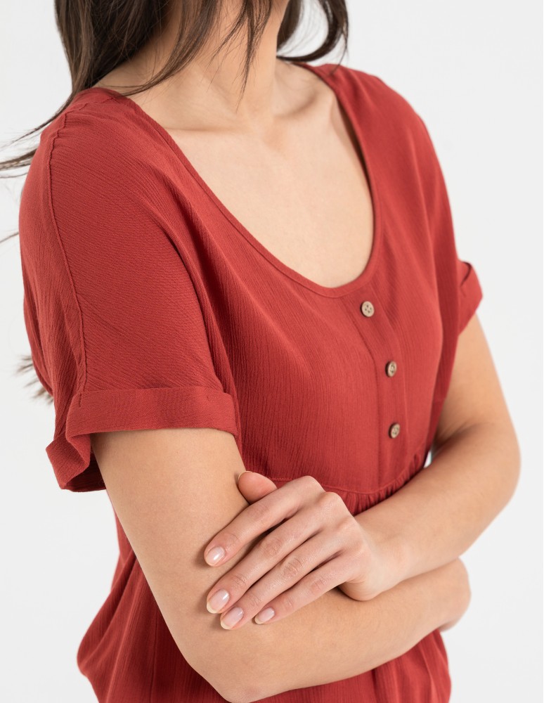 Bluzki i koszule - Bluzka damska z wiskozy z guzikami przy dekolcie CZERWONY  - produkt moraj.pl 2