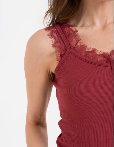 Koszulki i T-shirty - Koronkowy damski top na ramiączkach z prążkowanej wiskozy CZERWONY - produkt 7