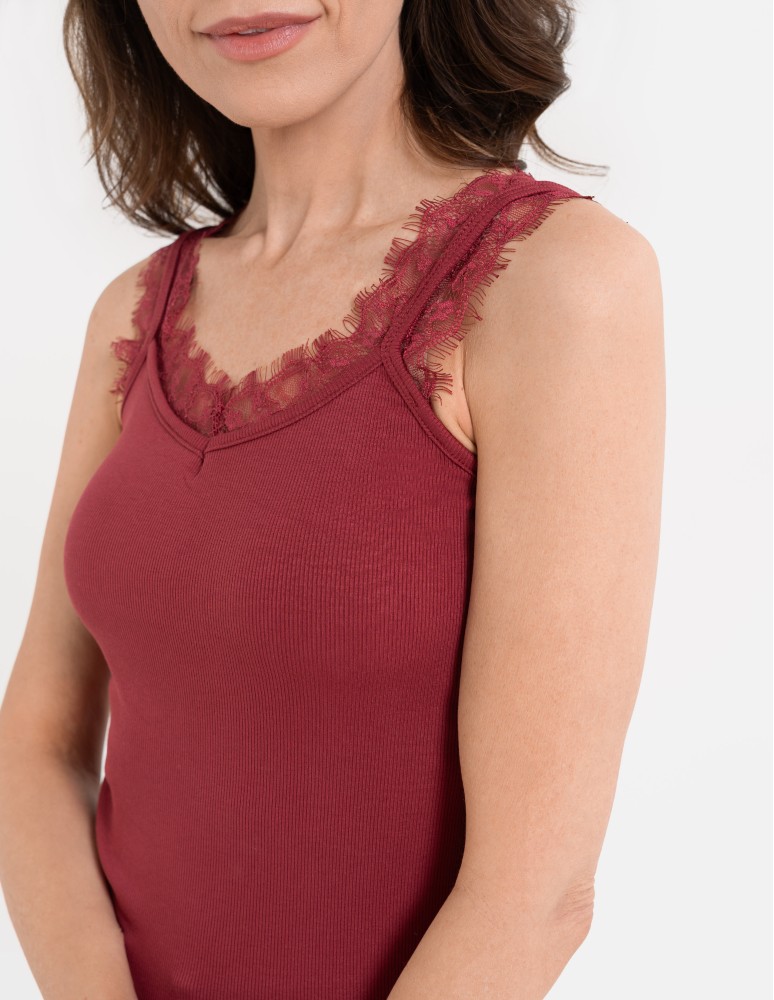 Koszulki i T-shirty - Koronkowy damski top na ramiączkach z prążkowanej wiskozy CZERWONY  - produkt moraj.pl 8