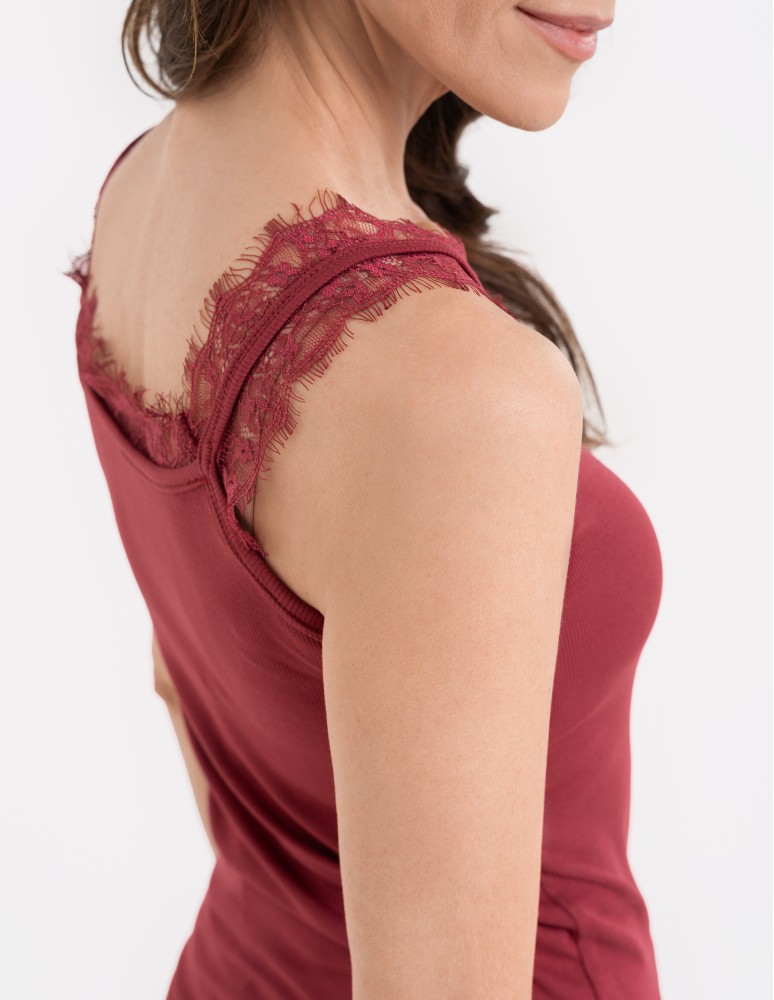 Koszulki i T-shirty - Koronkowy damski top na ramiączkach z prążkowanej wiskozy CZERWONY  - produkt moraj.pl 10